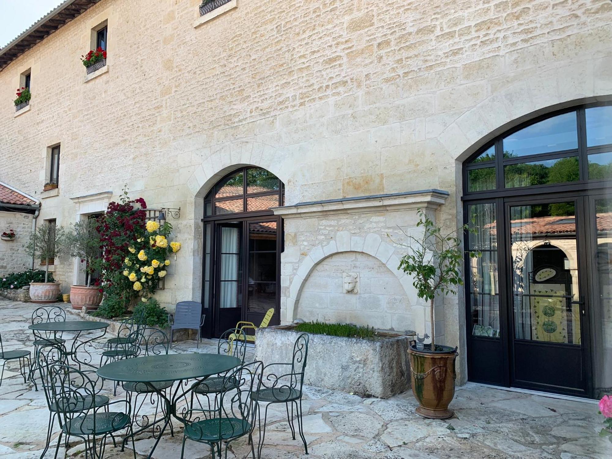 Logis De La Roche - Niort - Chauray Hotel ภายนอก รูปภาพ
