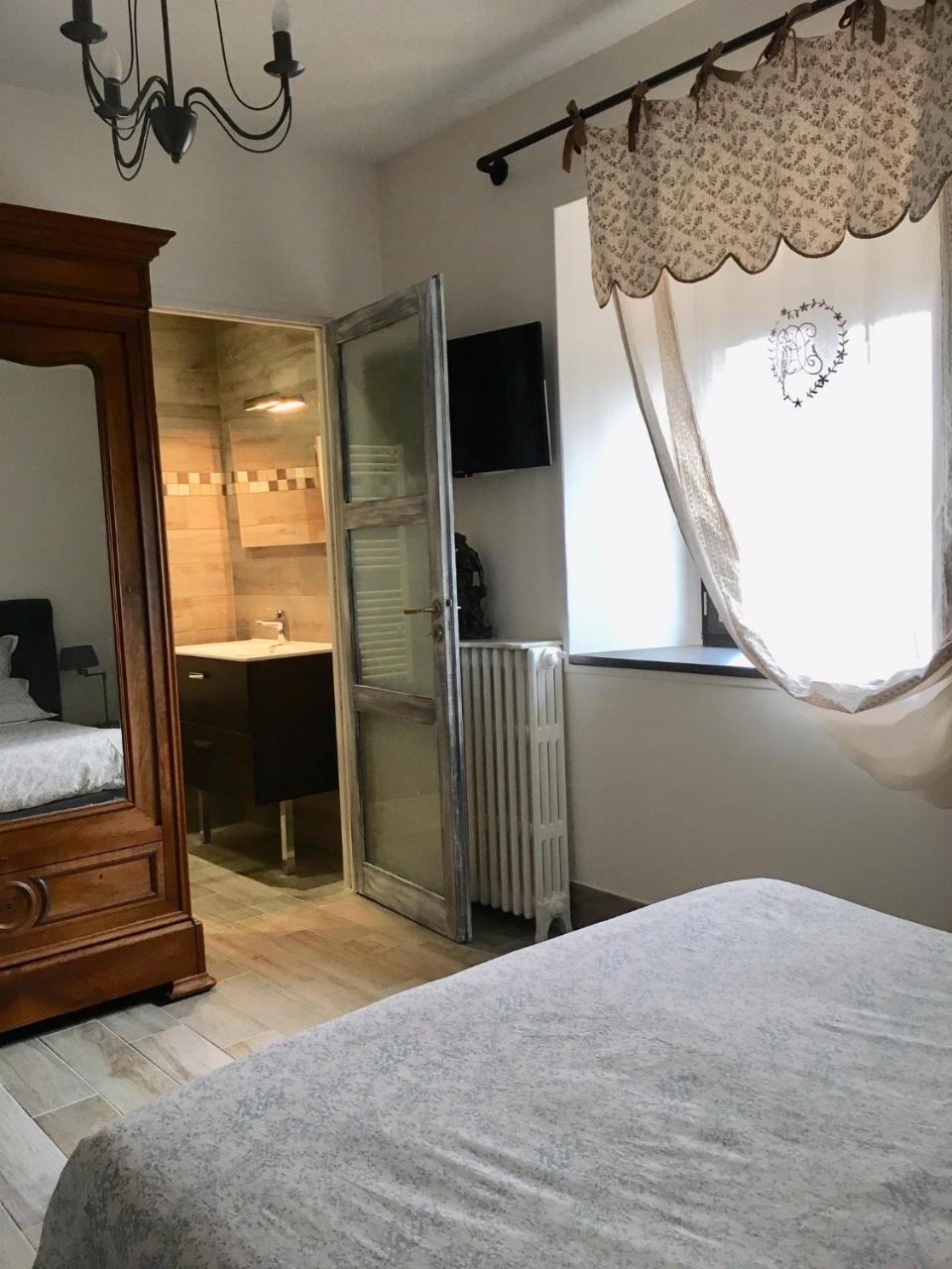 Logis De La Roche - Niort - Chauray Hotel ภายนอก รูปภาพ