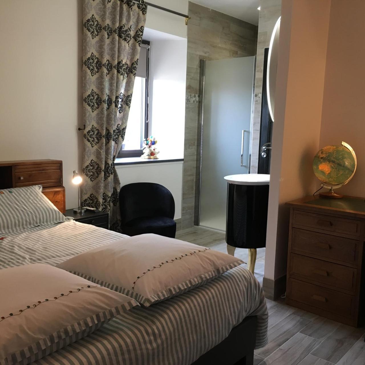 Logis De La Roche - Niort - Chauray Hotel ภายนอก รูปภาพ